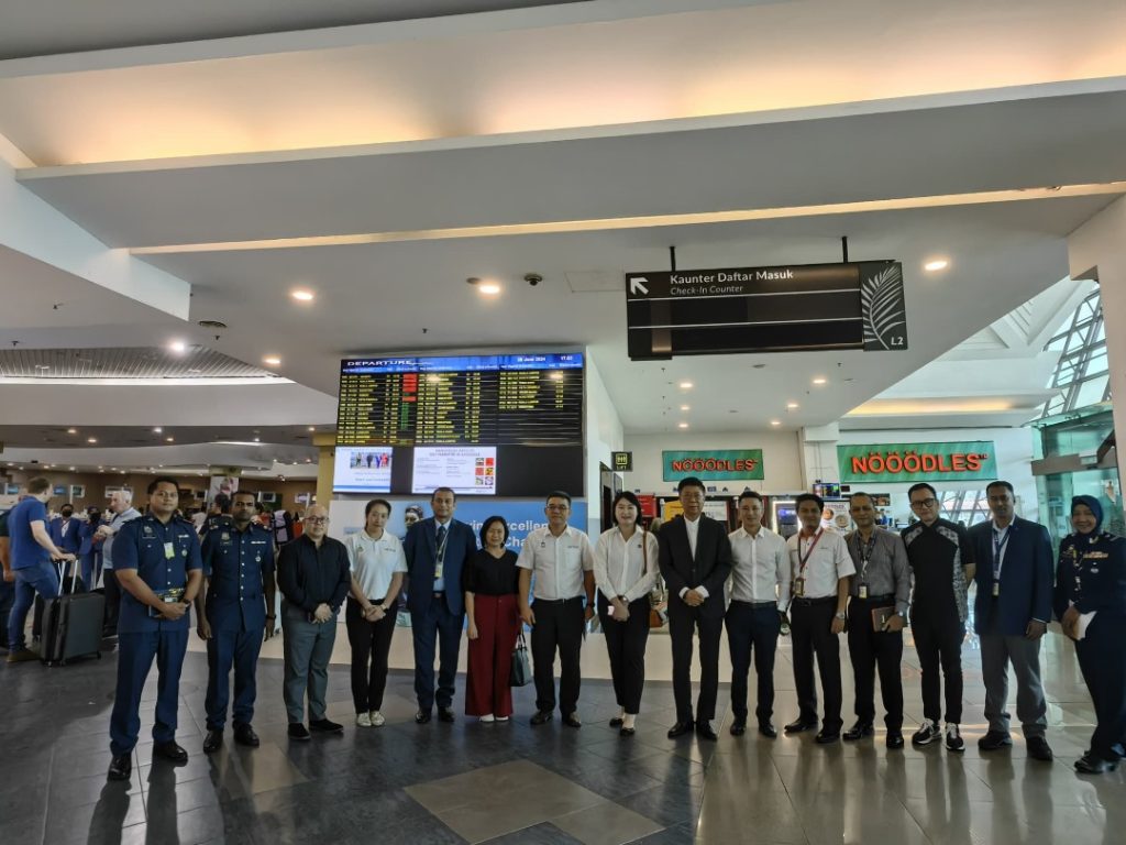 Wong Hon Wai Supports Immigration Director’s Plan for Additional Staff and New Autogate Machines at Penang International Airport